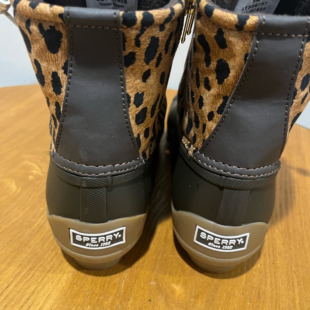 Sperry - Picture 4 of 12